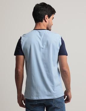 Playera Weekend cuello henley para hombre