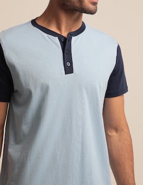 Playera Weekend cuello henley para hombre