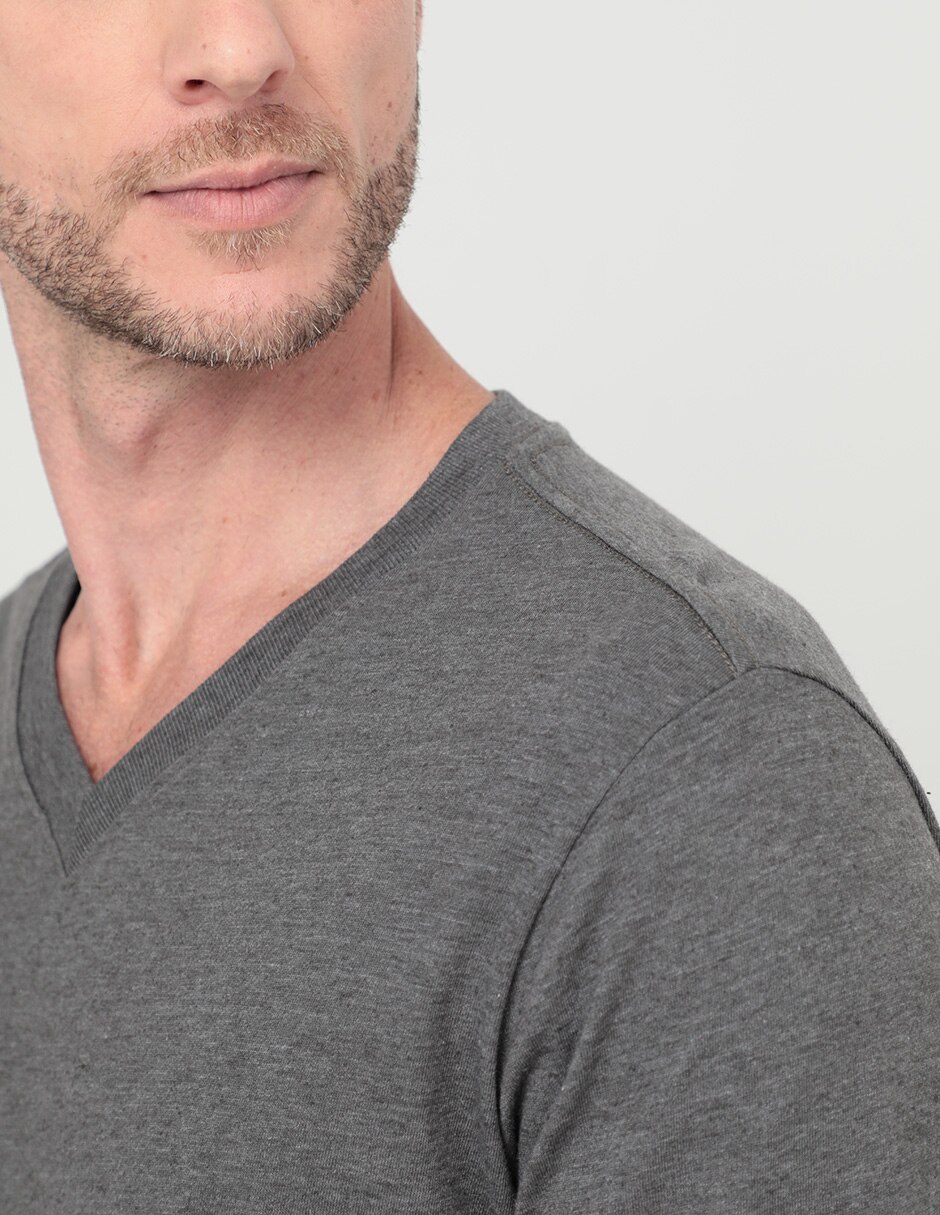 Playera cuello V para hombre 7