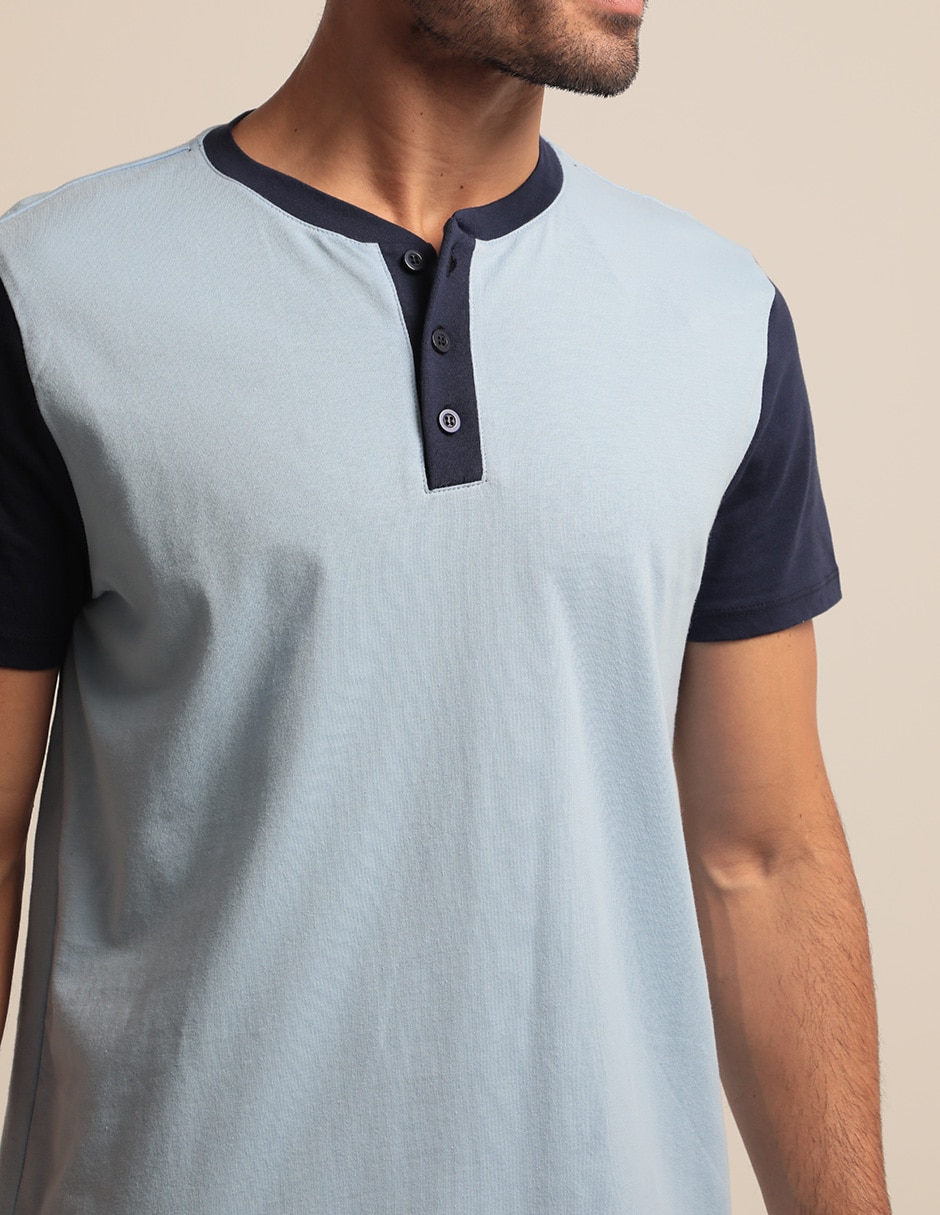 Playera cuello henley para hombre 4
