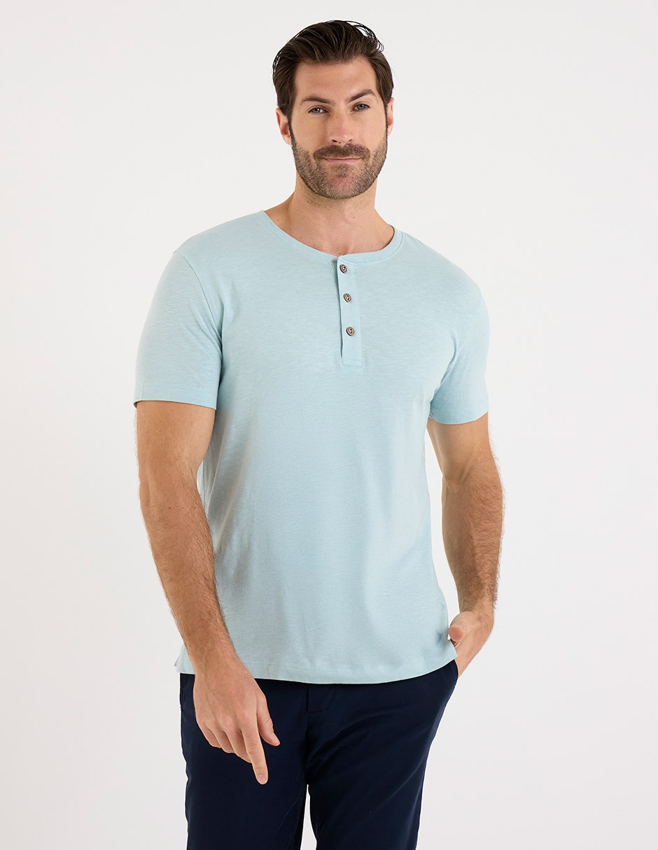 Playera cuello henley para hombre
