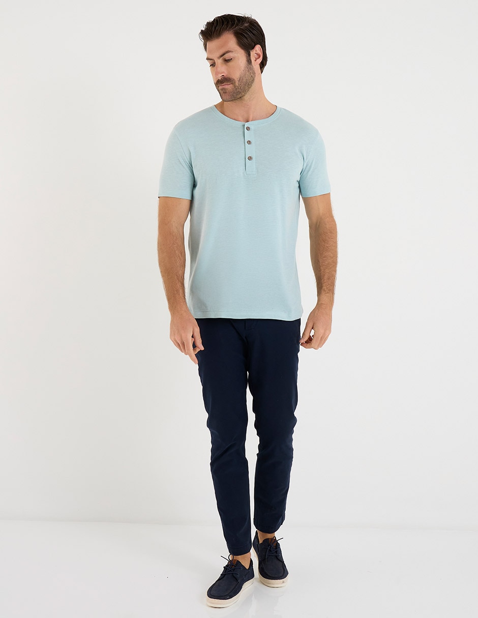 Playera Weekend cuello henley para hombre
